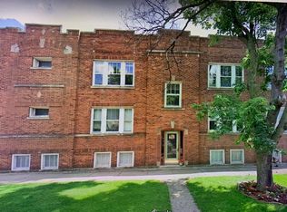 3741 W Roscoe St #2F, Chicago, IL 60618