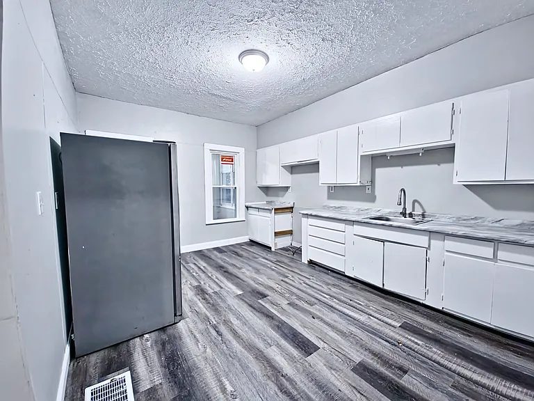 4321 Storer Ave — Photo 11
