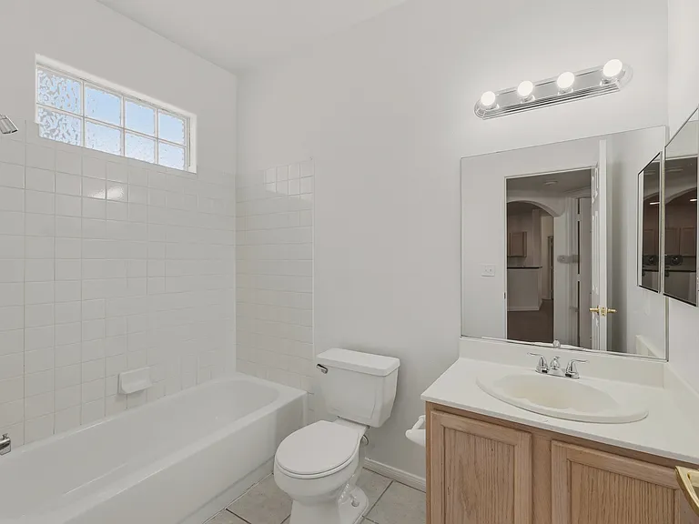 #GuardianRealty 2050 W Warm Spring #3722 Resort Community Rental guest bath_07202026