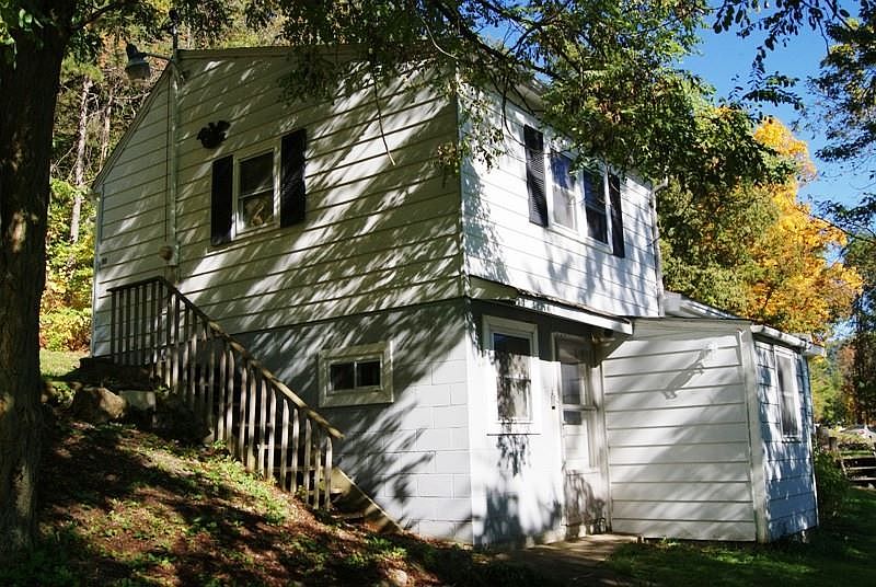 1st image of 110 Twin Oaks Ln