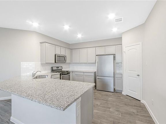 2nd image of 141 Spider Lily Dr