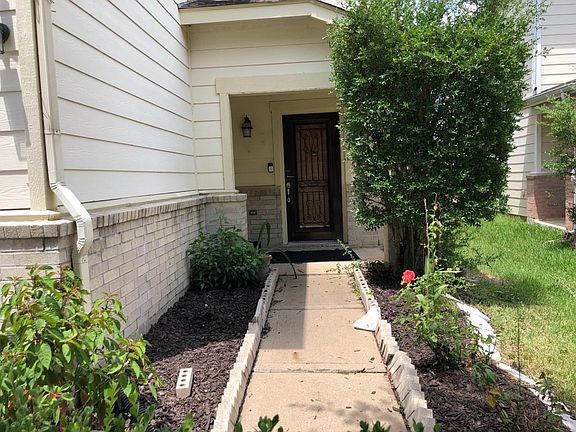 3rd image of 18126 Temple Hill Ln