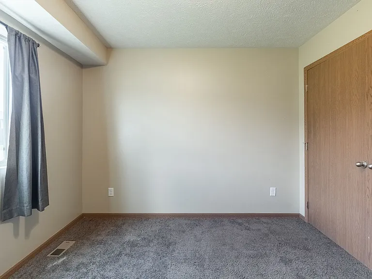 2849 W Rose St — Photo 17