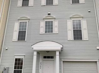 2564 Logan Wood Dr, Herndon, VA 20171