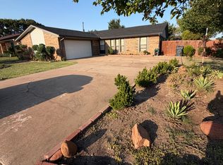 6715 SW Chaucer Dr, Lawton, OK 73505