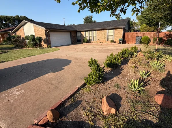 6715 SW Chaucer Dr, Lawton, OK 73505