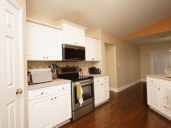 4th image of 979 Claeven Cir