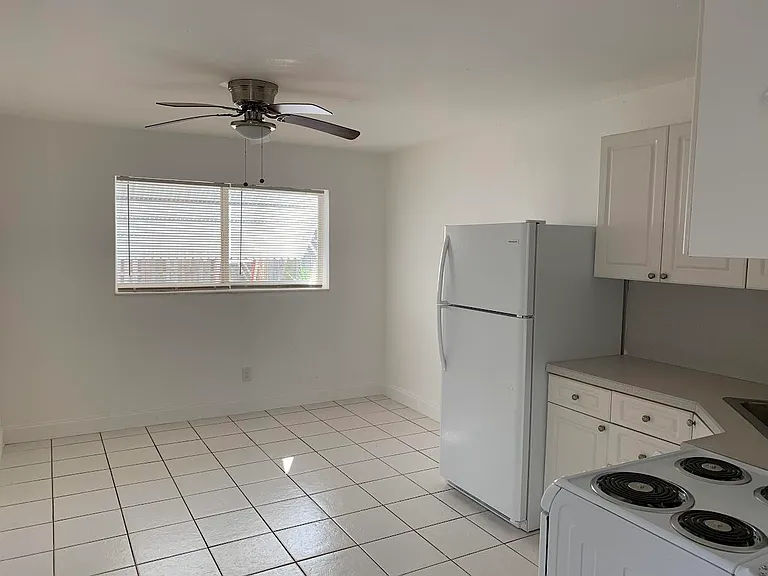 114 NW 25th St #120-B — Photo 5