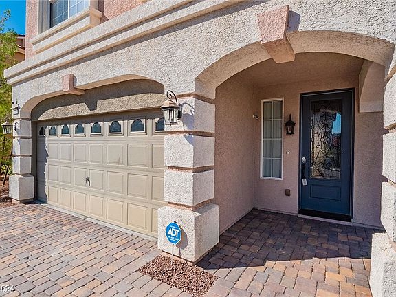 4th image of 6004 Crown Palms Ave