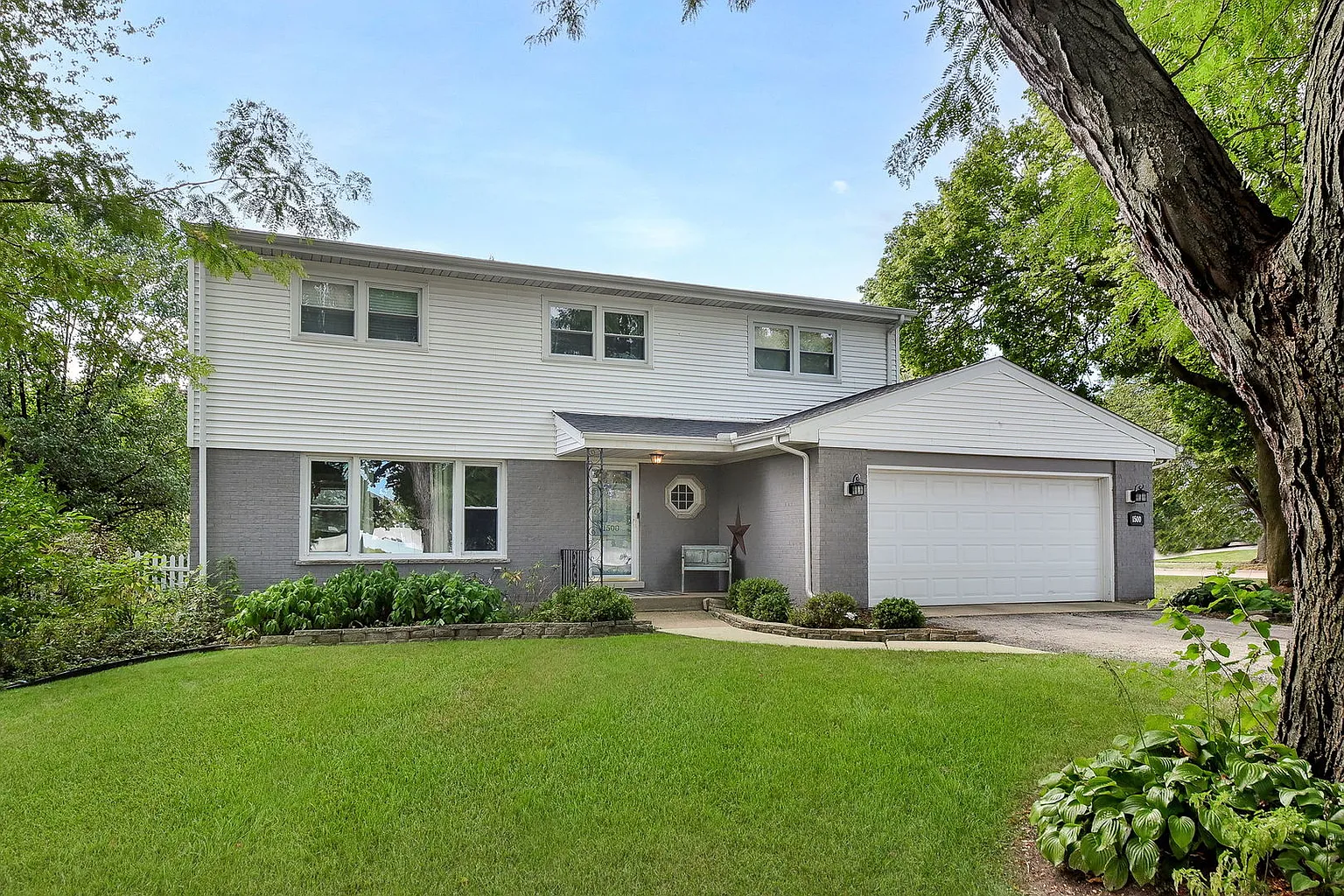 1500 E Geneva Rd photo 1
