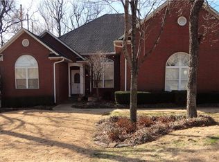 2841 N Charleston Xing, Fayetteville, AR 72703