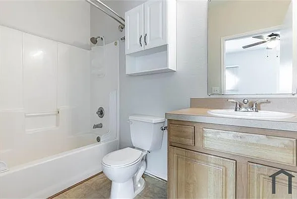 1600 Franklin Ave — Photo 13