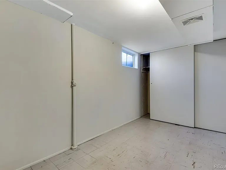 1628 S Locust St — Photo 20