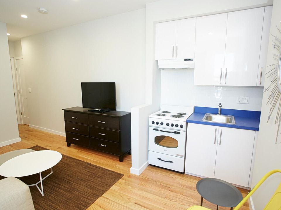 1st image of 215 E Broadway #4DD