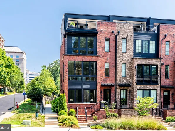 11748 Sunrise Valley Dr, Reston, VA 20191