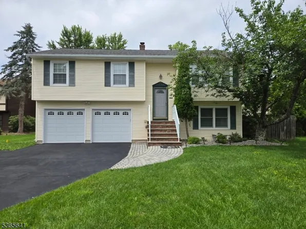 9 Village Ct, Flemington Boro, NJ 08822