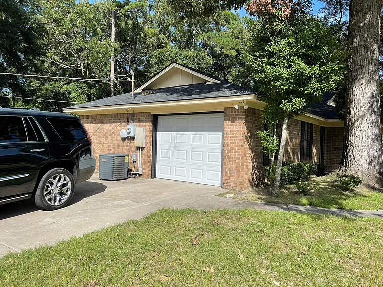 1502 Whitfield Park Cir — Photo 2