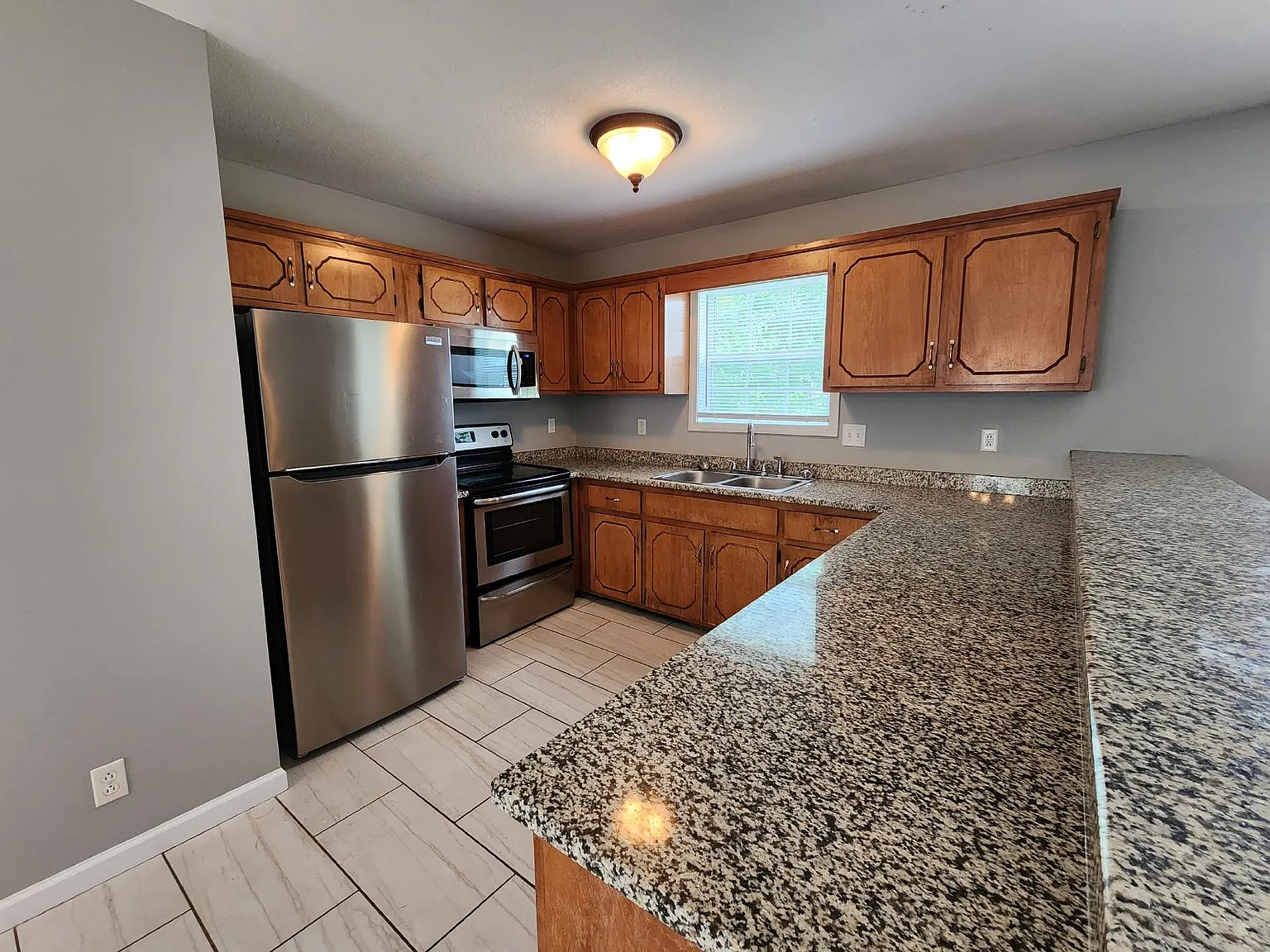 3 bed, 2.0 bath, 1056 sqft, $1,395 — Photo 4