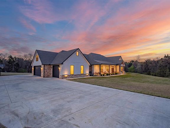 5th image of 4708 Mary Ann Cir