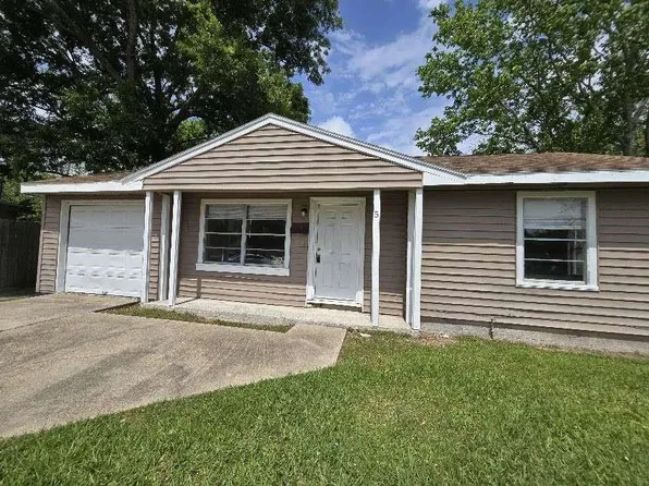 5 Lanes End St, Baytown, TX 77520