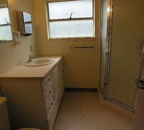 3rd image of 609 S 15th St APT 103