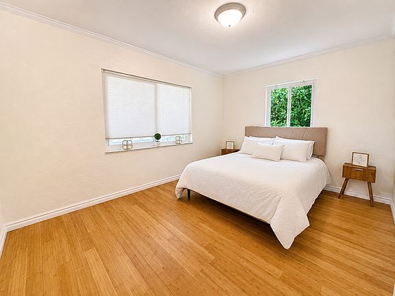 4th image of 1413 SW 23rd Ave #2