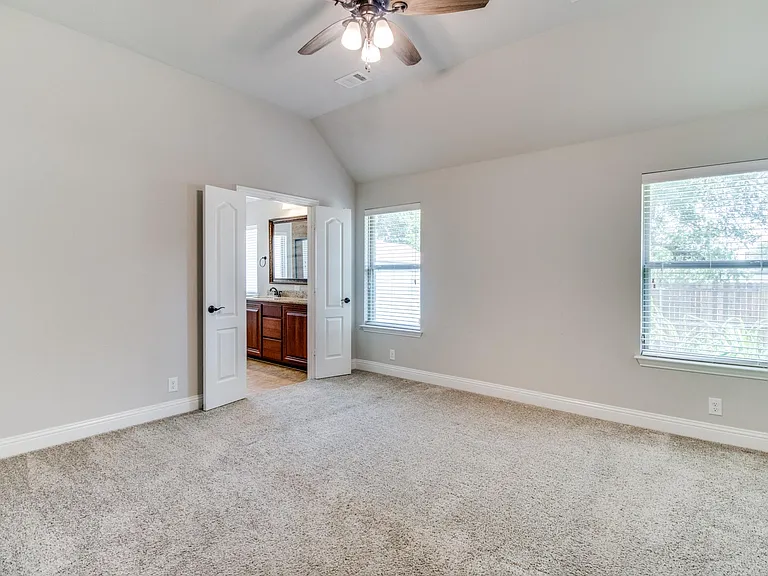 4619 Amesbury Ln — Photo 11
