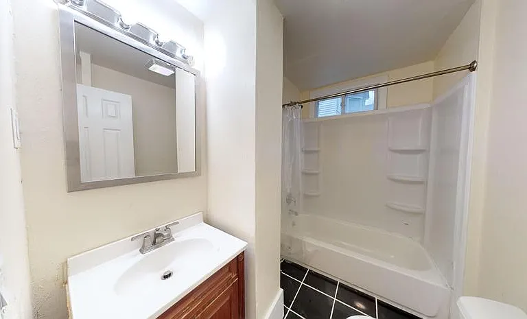 1408 E Genesee St — Photo 13