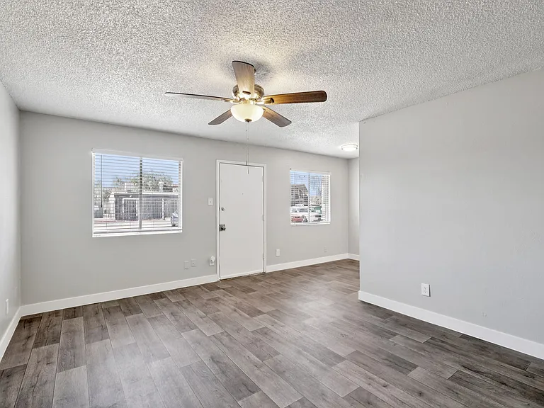 Mariposa Flats — Photo 35