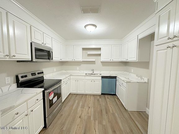 3rd image of 3712 Marlendo Dr