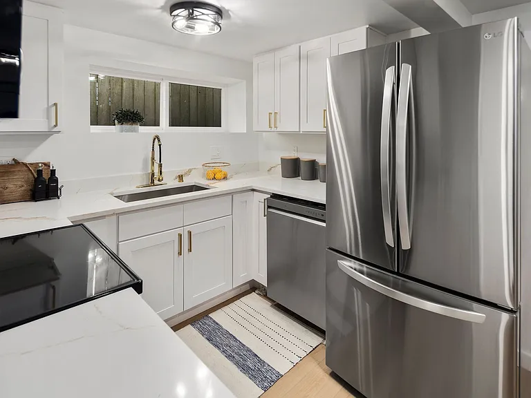 1620 Hoyt Ave — Photo 6