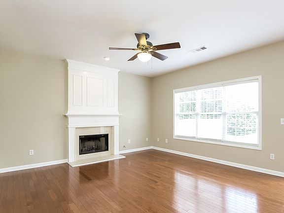 5th image of 2855 School Side Way