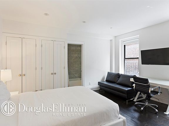 4th image of 19 W 55th St APT 9C