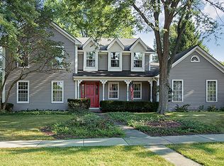 1983 Somerset Ln, Wheaton, IL 60189