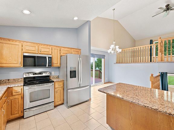 4th image of 1575 Fountain Ln