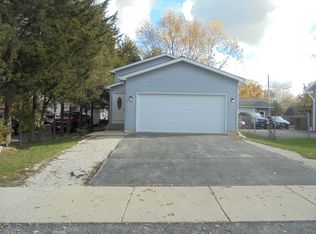 1511 Lotus Dr, Round Lake Beach, IL 60073