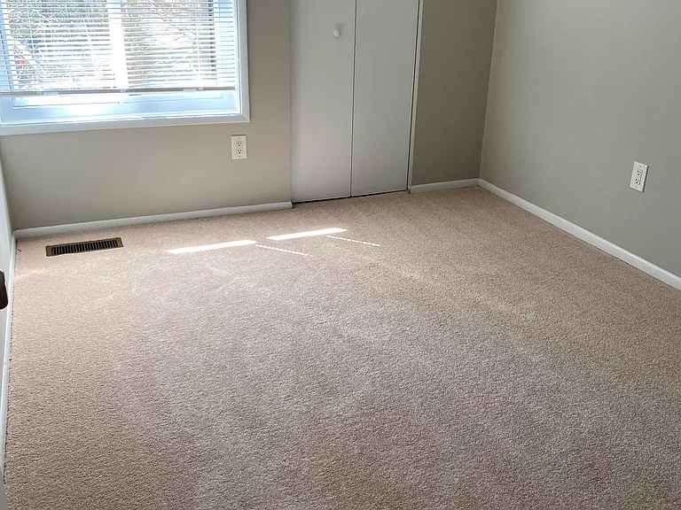 2420 Southgate Sq — Photo 28