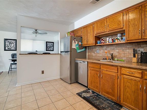 3rd image of 1084 Tall Oak Dr