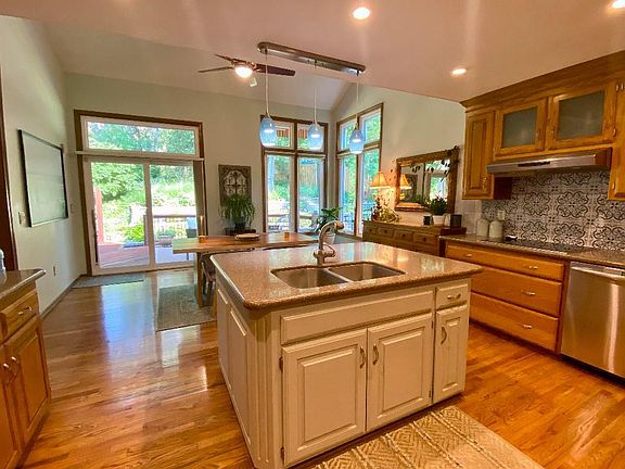 5th image of 6702 Red Oak Dr