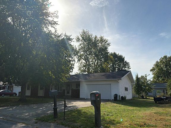 2nd image of 1221 Commanche Rd