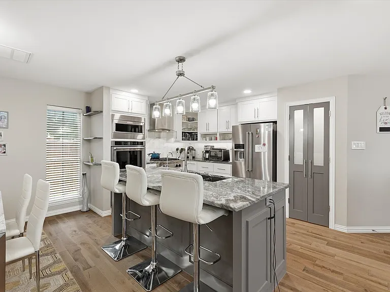 600 Raintree Cir — Photo 18
