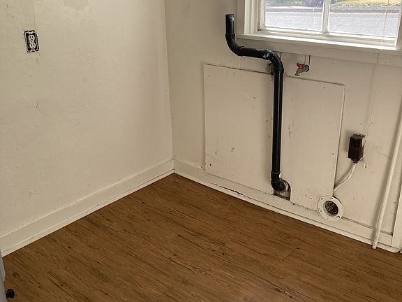 4th image of 206 Diggles St