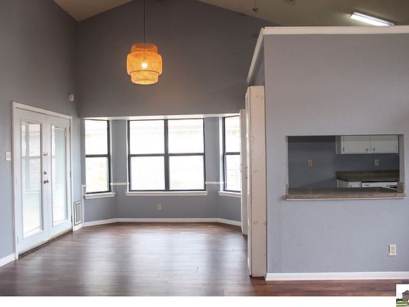 3rd image of 4916 Glass Mountain Dr