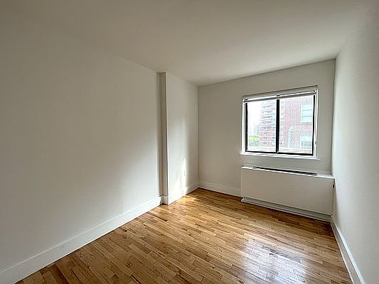 4th image of 312 E 30th St APT 7A