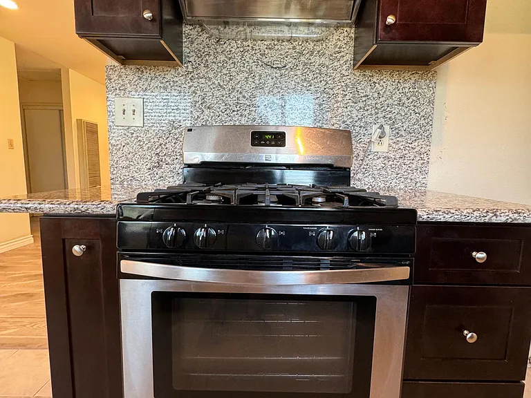 325 W Norwood Pl #C — Photo 5