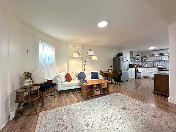 Open floorplan living, dining and kitchen