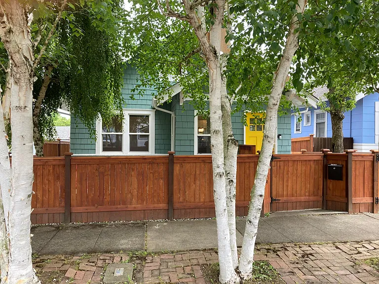 709 N Cedar St — Photo 2