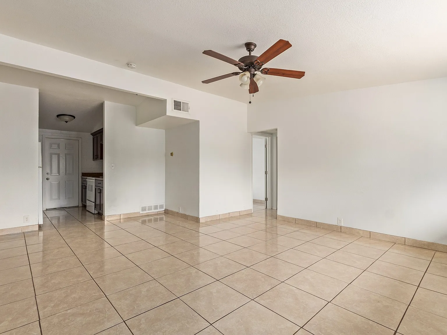 1 bed, 600 sqft, $1,150 — Photo 3