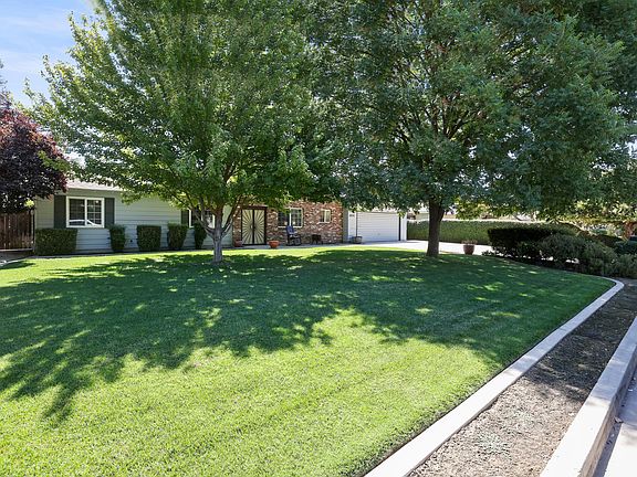 2nd image of 2828 S Willis Ct
