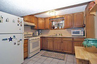3rd image of 4913 N Clifton Ave #1